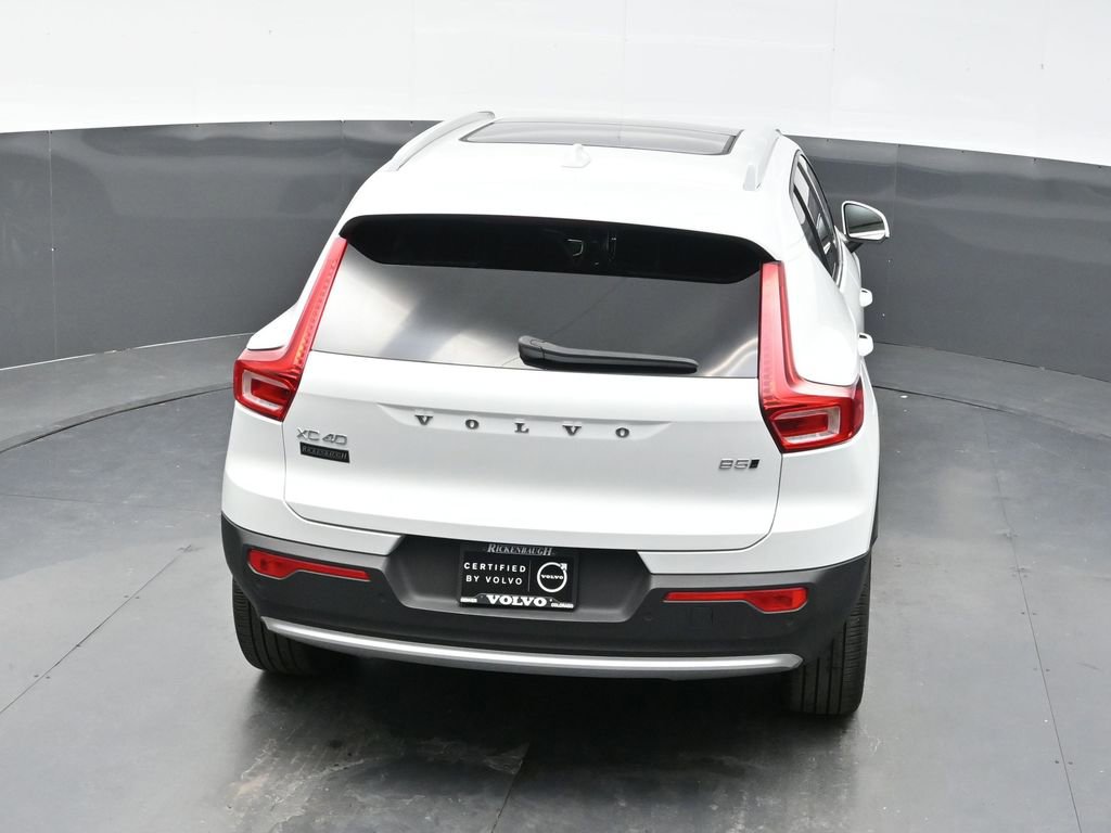 Used 2025 Volvo XC40 B5 Plus image 31