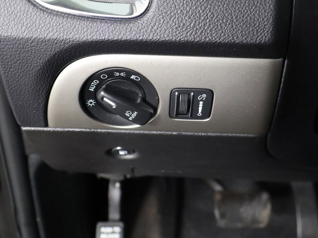 Used 2018 Dodge Durango SXT image 30