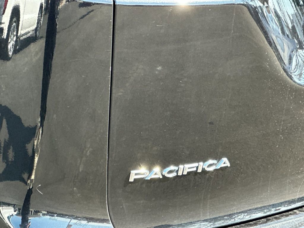 Used 2023 Chrysler Pacifica Touring-L FWD image 25