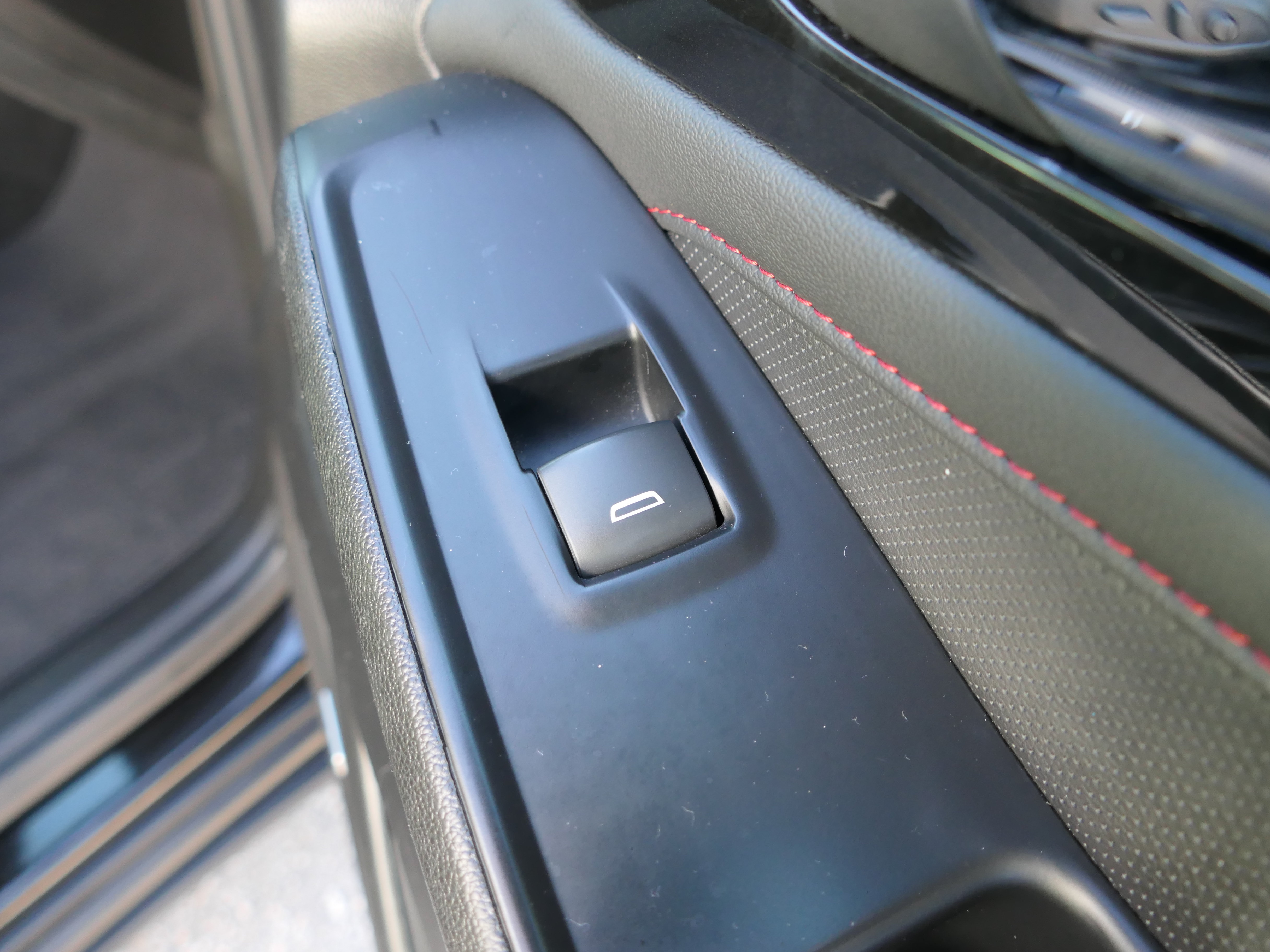 Used 2023 Chevrolet Traverse RS FWD image 27