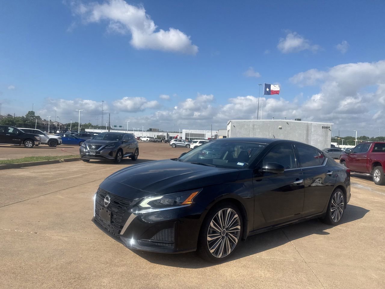 Used 2023 Nissan Altima 2.5 SL FWD image 7