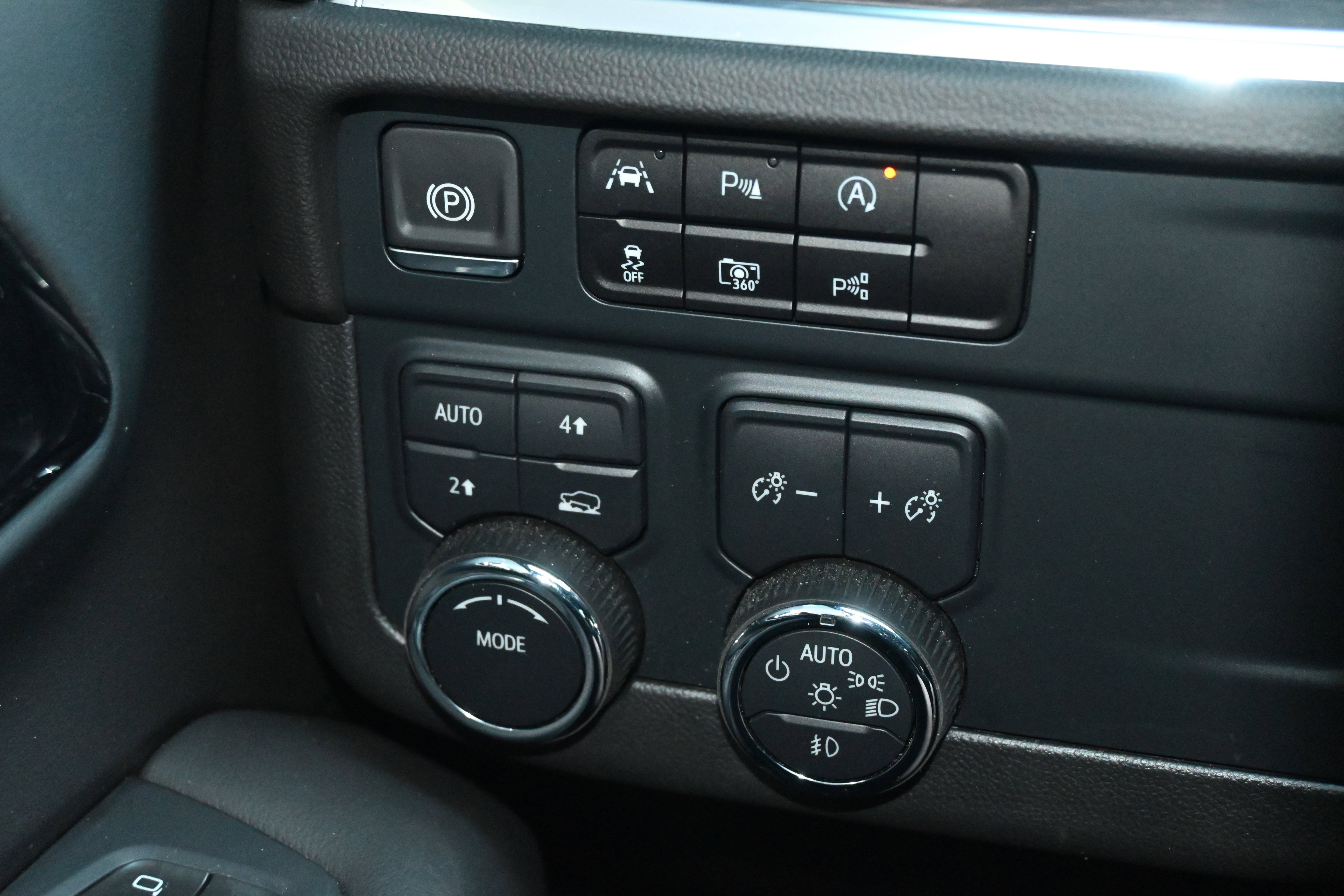 Used 2025 Chevrolet Tahoe Premier AWD/4WD image 30