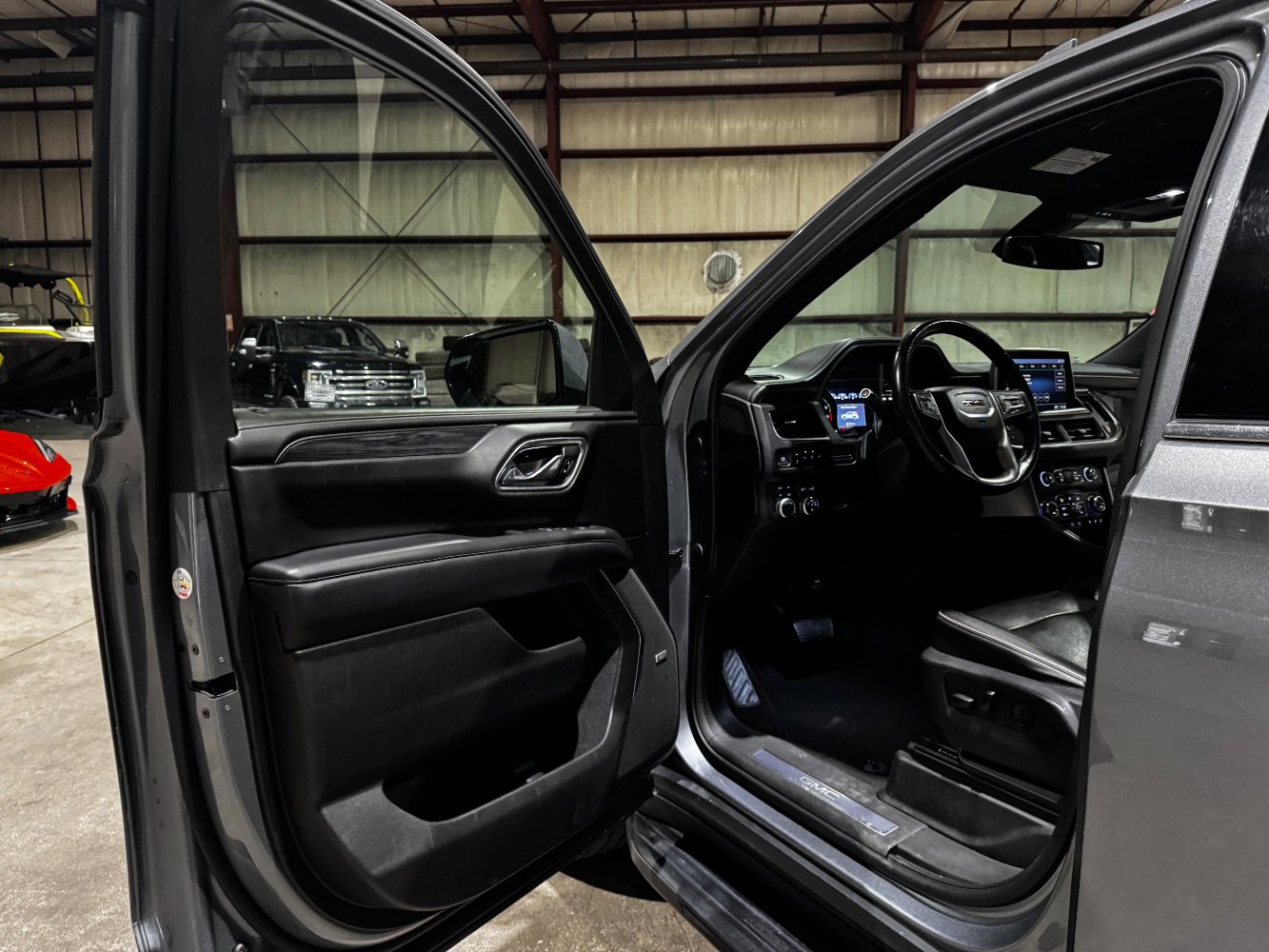 Used 2021 GMC Yukon XL SLT image 12