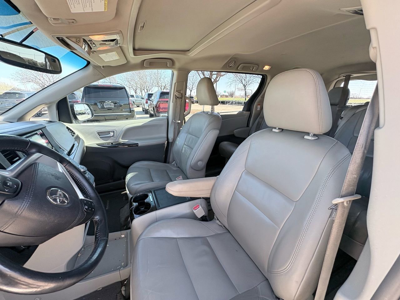 Used 2015 Toyota Sienna XLE w/ XLE Navigation Package image 6