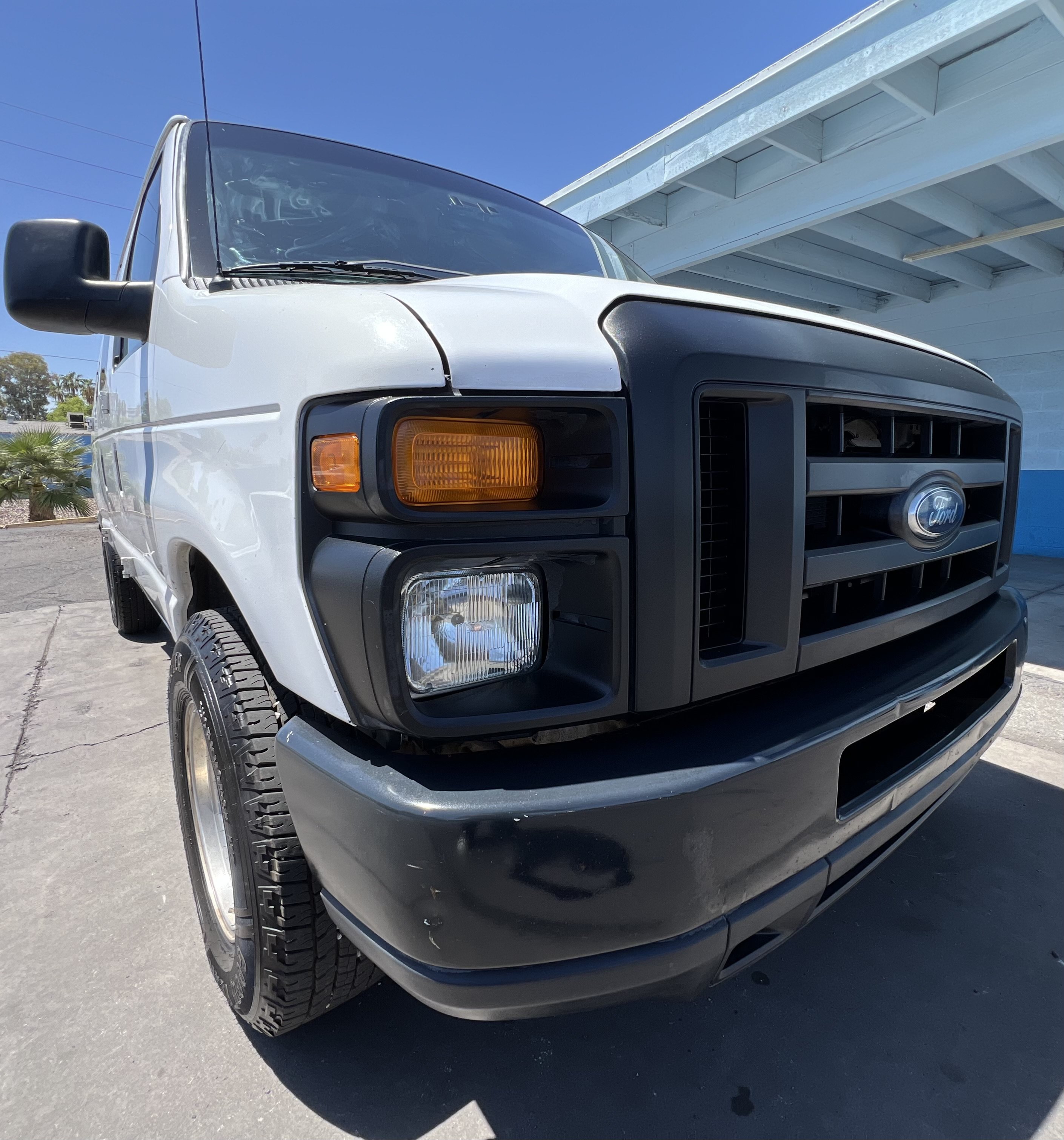 Used 2011 Ford E-150 and Econoline 150 Wagon w/ Interior Upgrade Pkg RWD image 1