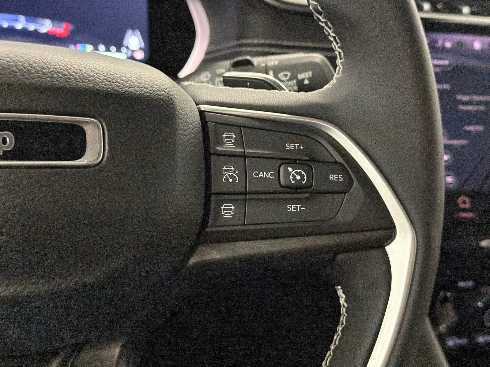 Used 2023 Jeep Grand Cherokee L Limited w/ Luxury Tech Group II image 24