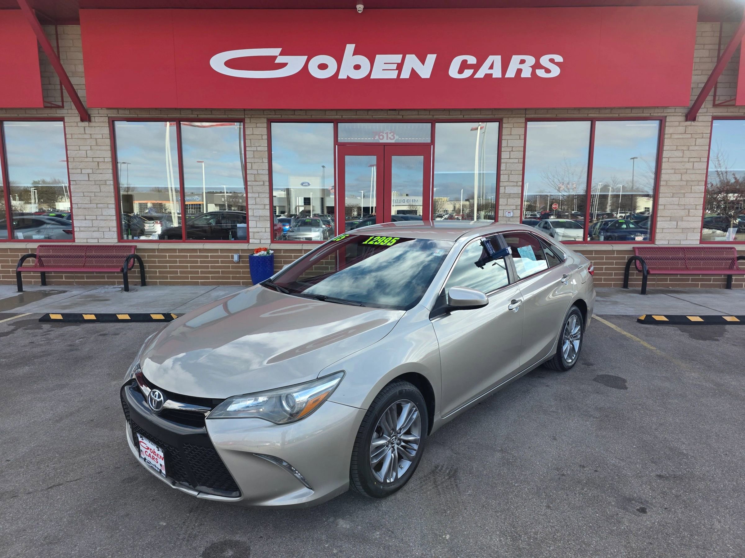 Used 2015 Toyota Camry SE image 1