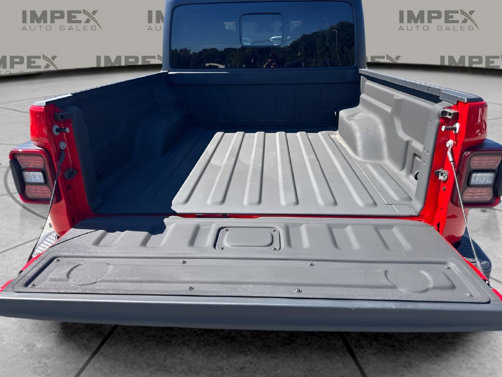Used 2024 Jeep Gladiator Sport AWD/4WD image 9