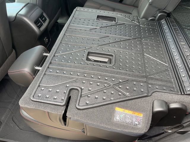 Used 2022 Chevrolet Equinox RS w/ LPO, Floor Liner Package image 33