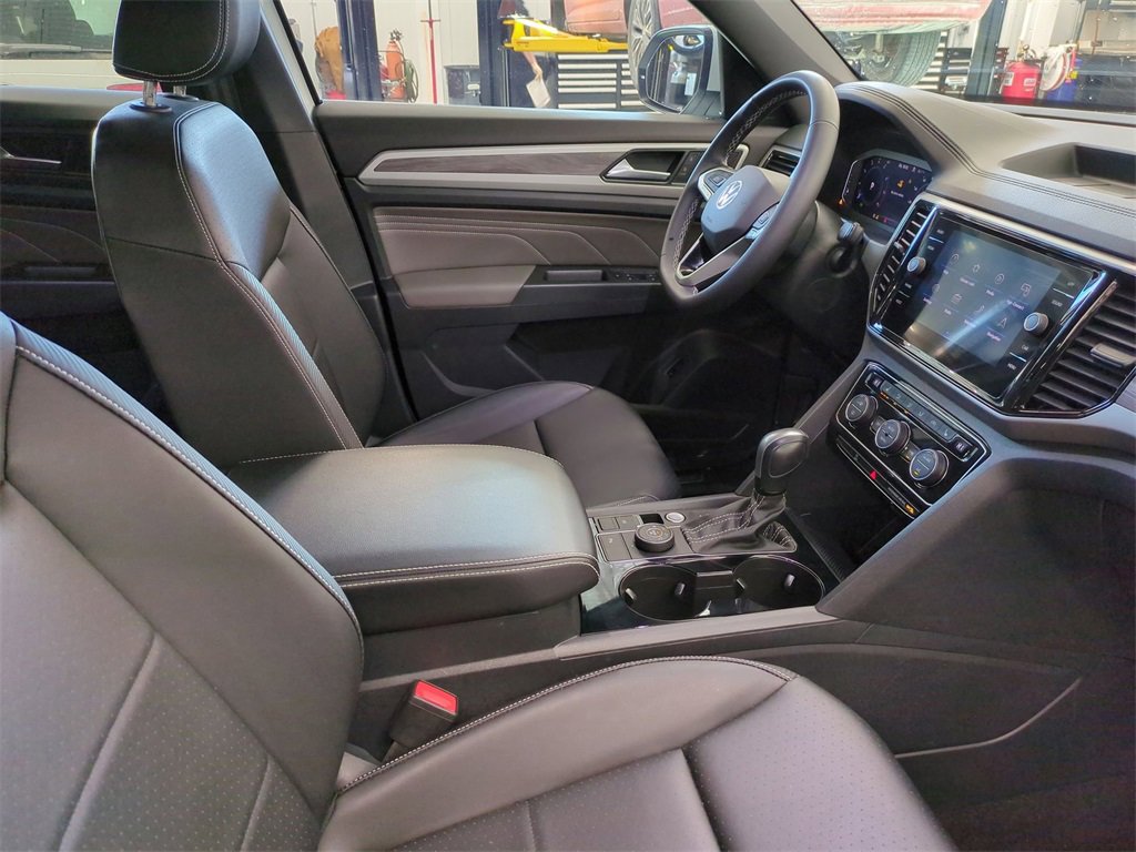 Used 2023 Volkswagen Atlas Cross Sport SE image 36