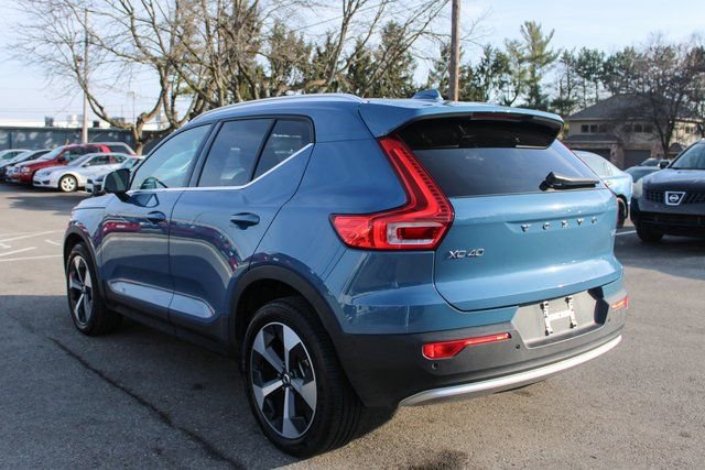 Used 2025 Volvo XC40 B5 Plus image 41