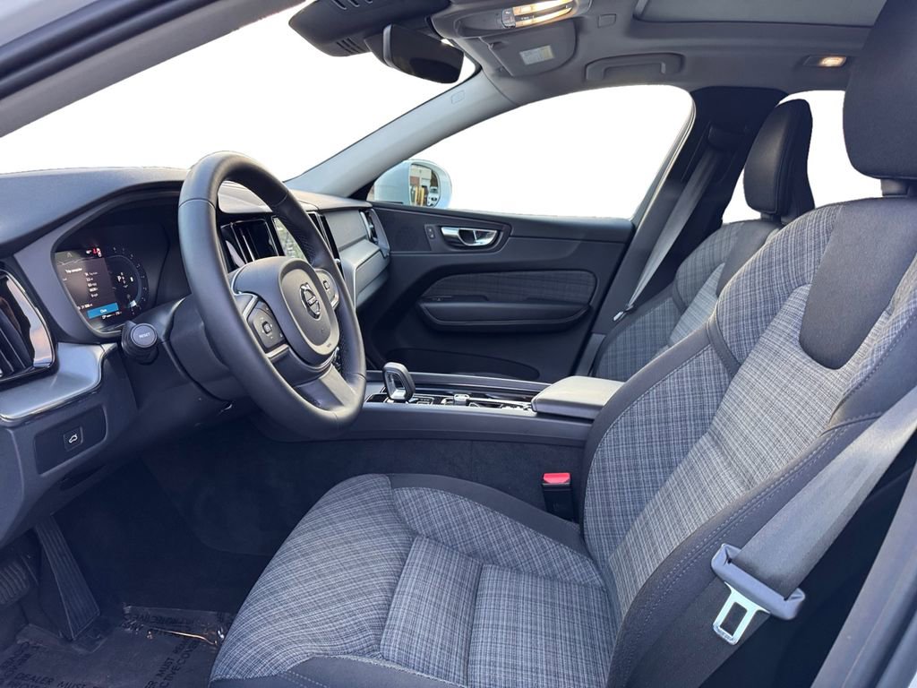 Certified 2023 Volvo XC60 B5 Core image 11