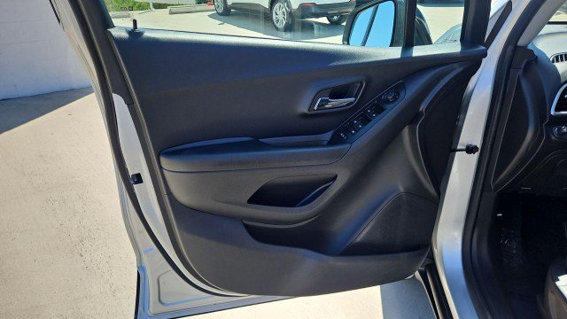 Used 2022 Chevrolet Trax LT w/ Redline Edition FWD image 20
