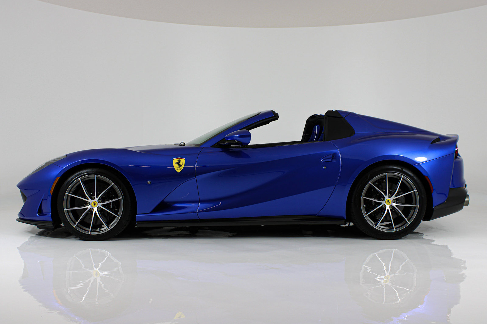 Certified 2022 Ferrari 812 GTS RWD image 33