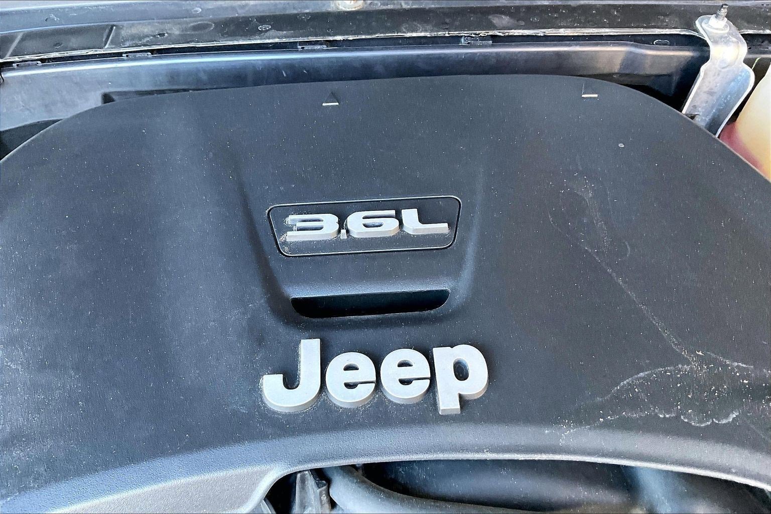 Used 2019 Jeep Wrangler Unlimited Sahara w/ Advanced Safety Group image 27