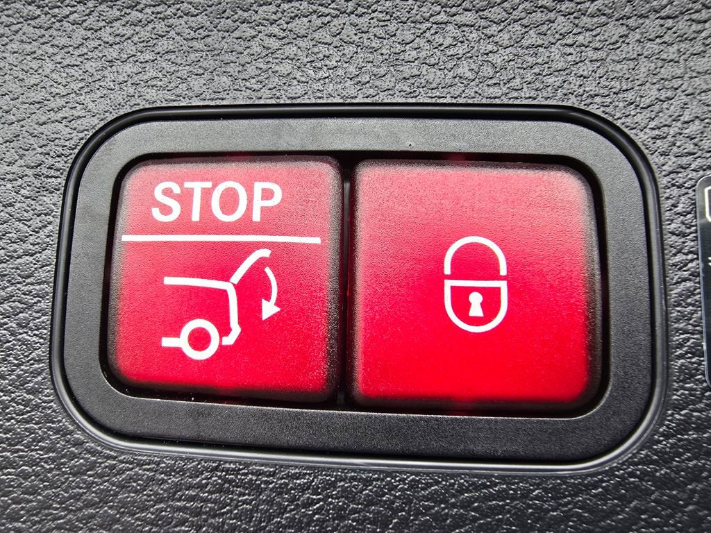 Certified 2025 Mercedes-Benz GLS 450 4MATIC image 20