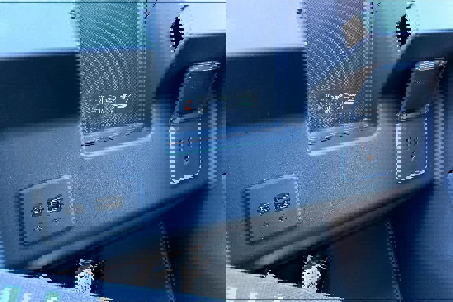 Used 2024 Chevrolet Silverado 2500 LTZ w/ LTZ Convenience Package image 32