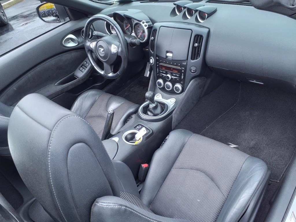 Used 2010 Nissan 370Z Touring image 28