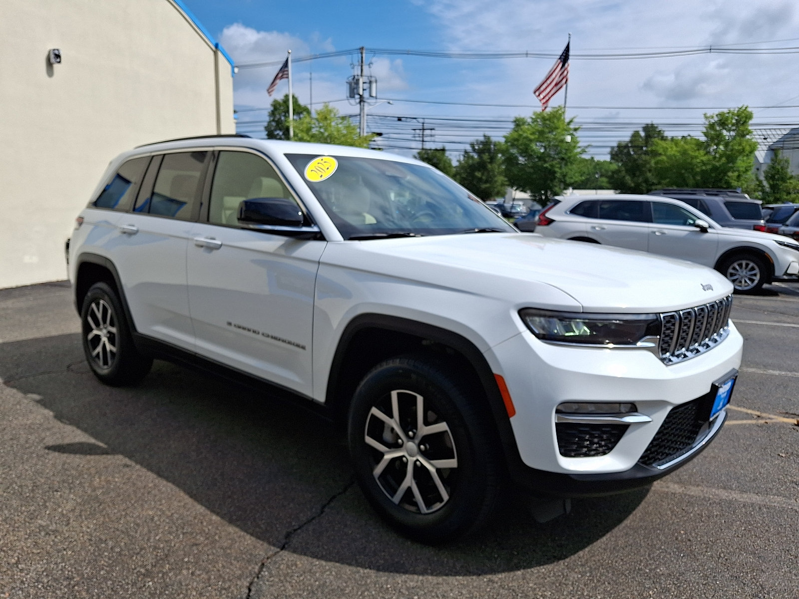 Used 2025 Jeep Grand Cherokee Limited AWD/4WD image 3