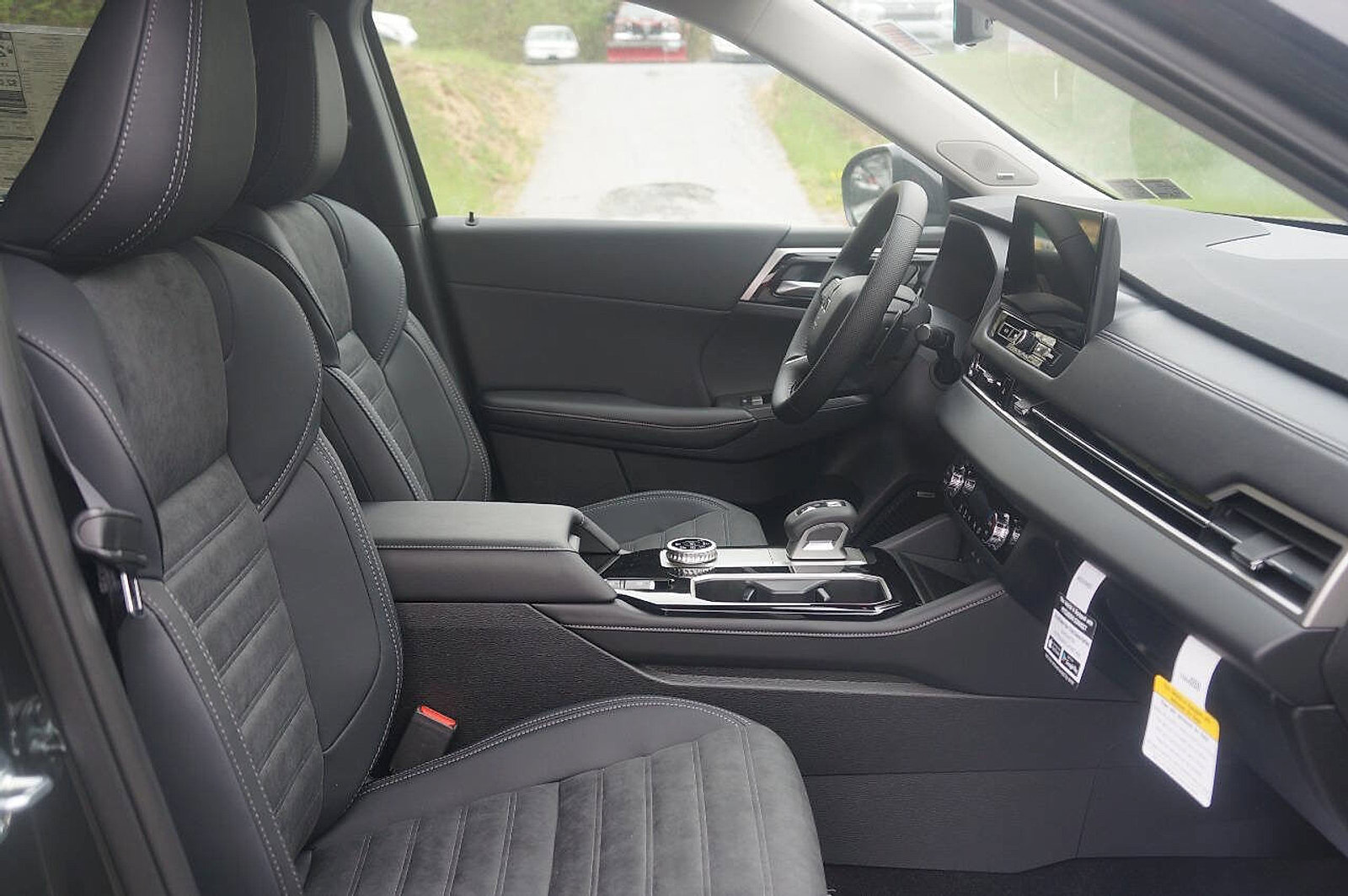 New 2025 Mitsubishi Outlander SE image 20