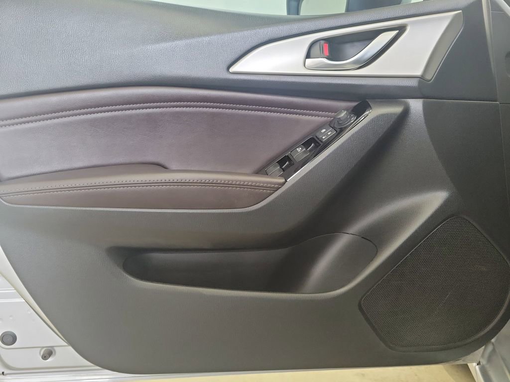 Used 2017 MAZDA MAZDA3 Touring image 21