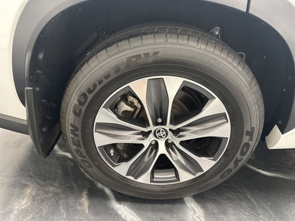 Used 2023 Toyota Highlander XLE image 35