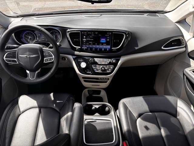 Used 2024 Chrysler Pacifica Touring-L image 20