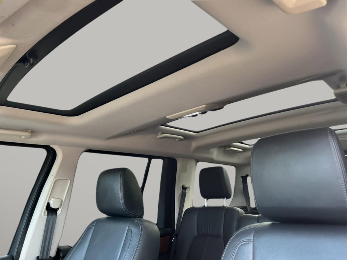 Used 2015 Land Rover LR4 HSE LUX AWD/4WD image 16