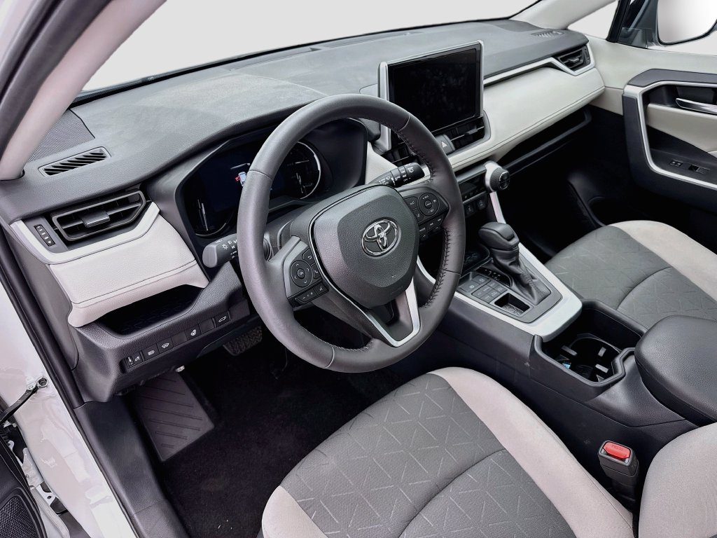 Used 2025 Toyota RAV4 XLE w/ Convenience Package AWD/4WD image 9
