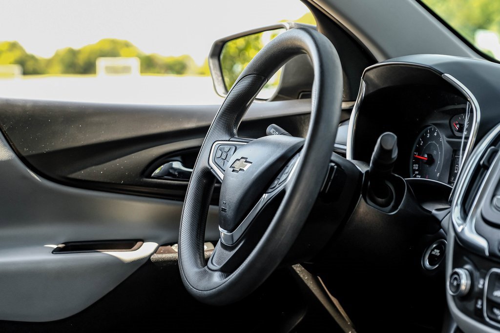 Used 2022 Chevrolet Equinox LS image 18