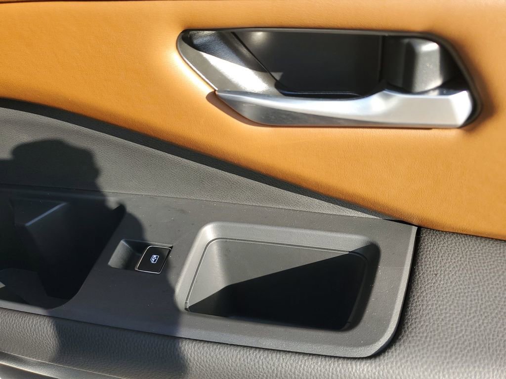 Used 2025 Nissan Pathfinder Platinum image 49