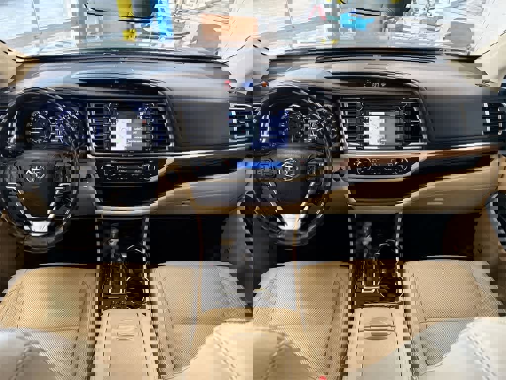 Used 2018 Toyota Highlander Limited image 16