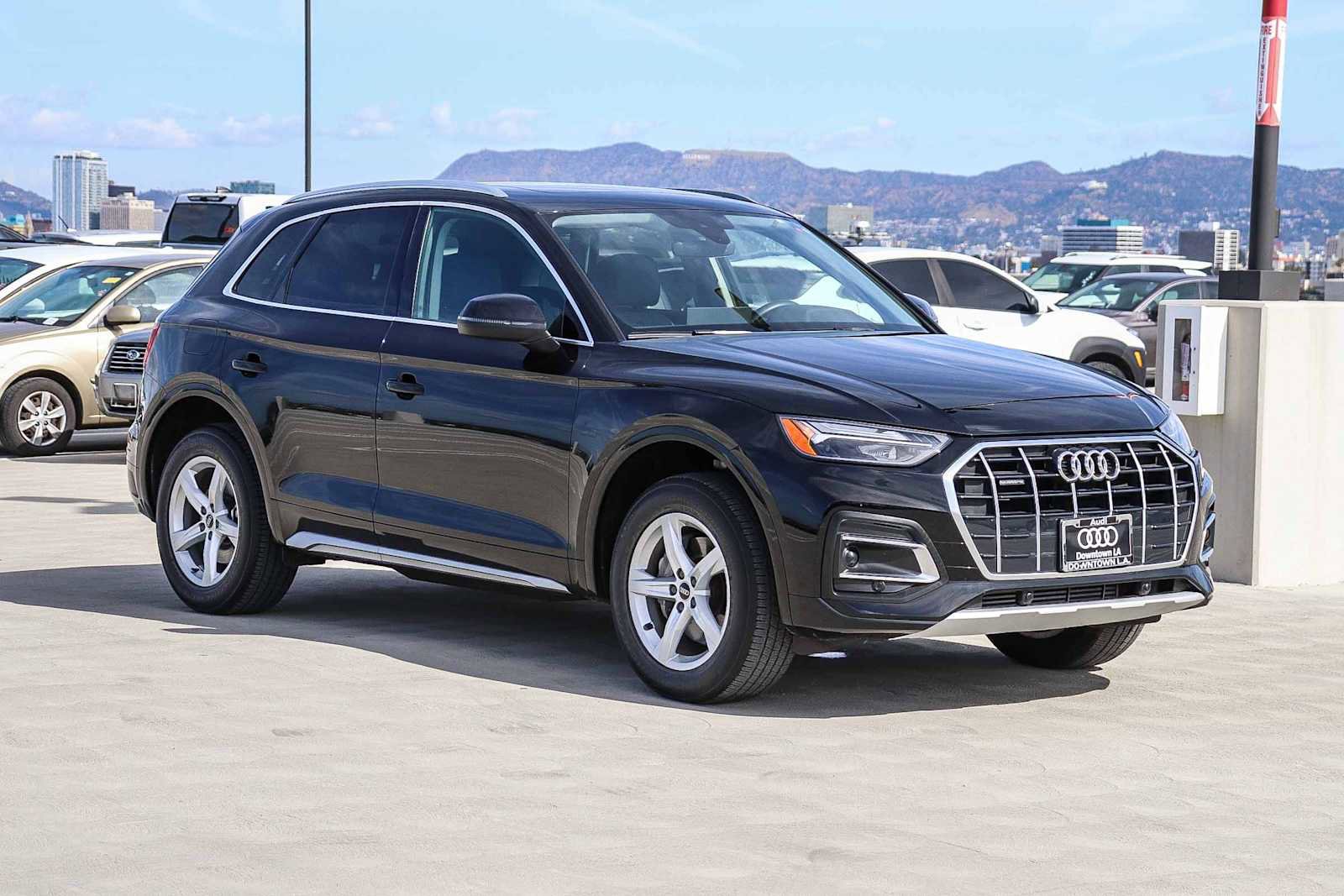 Used 2023 Audi Q5 2.0T Premium w/ Convenience Package AWD/4WD image 3