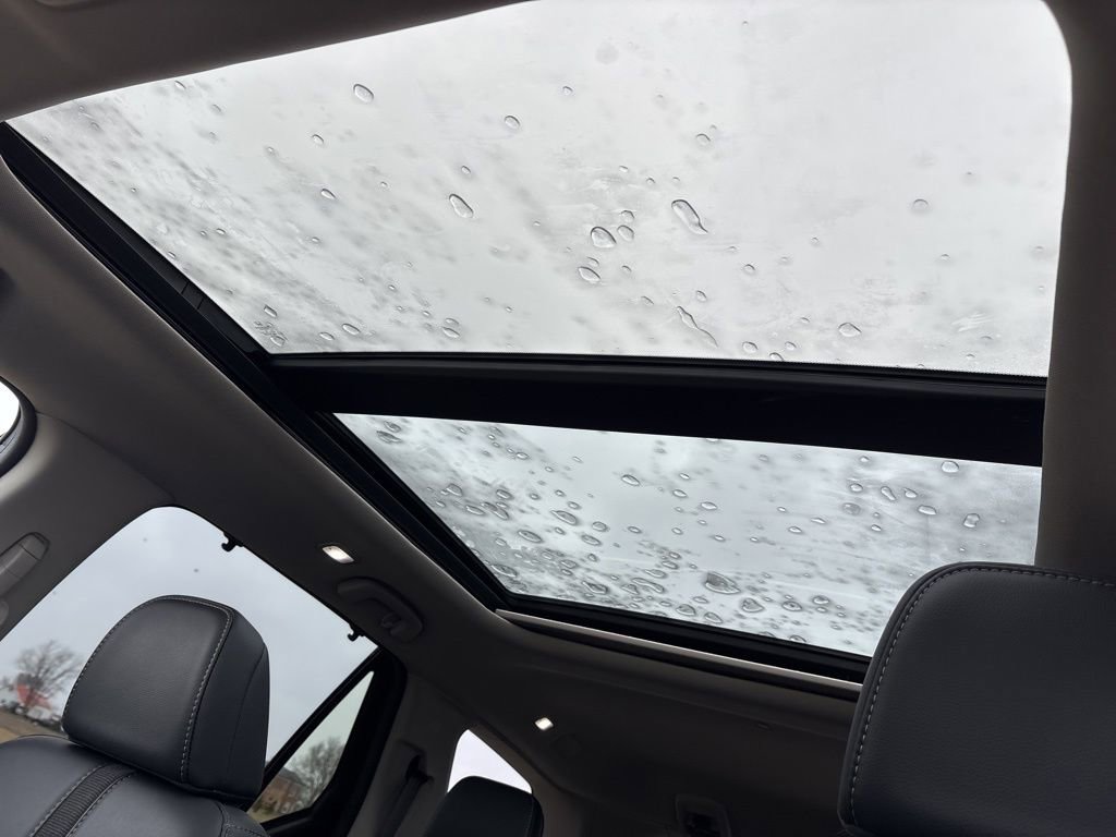 Used 2025 Honda Pilot Touring image 6