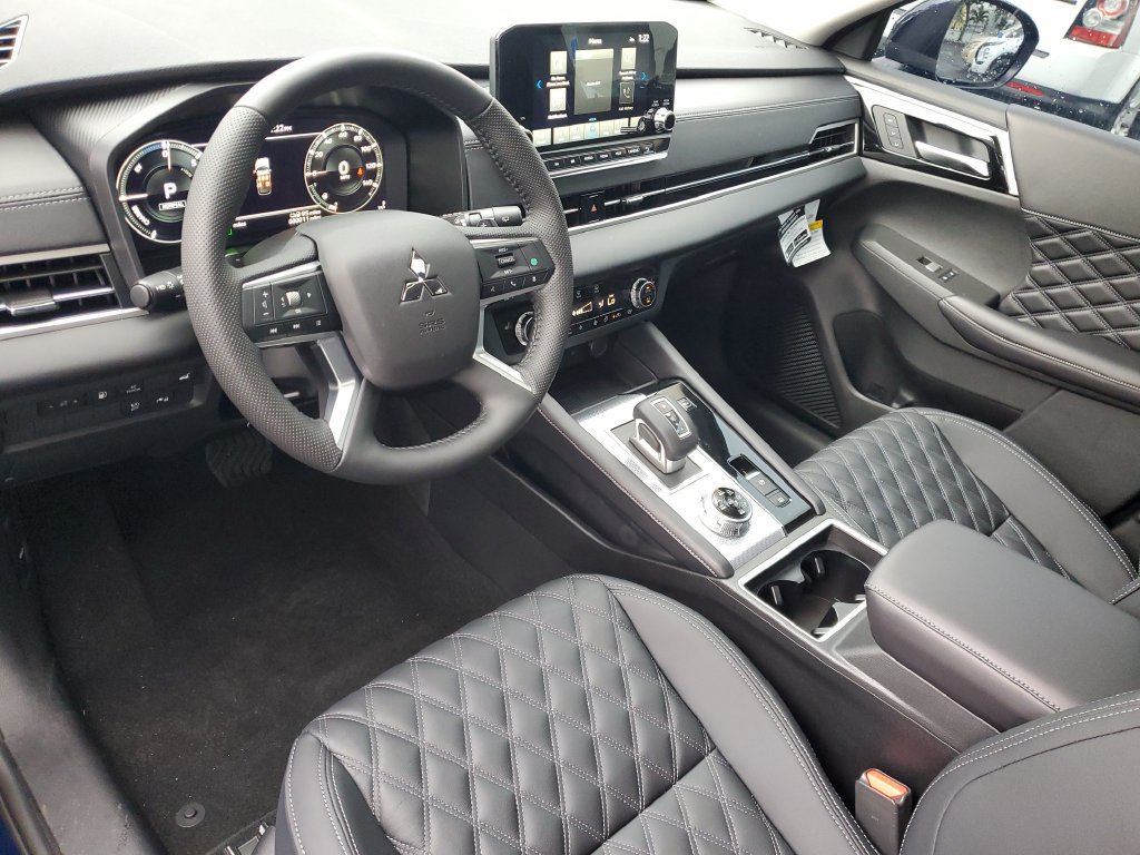 Used 2025 Mitsubishi Outlander SEL AWD/4WD image 14