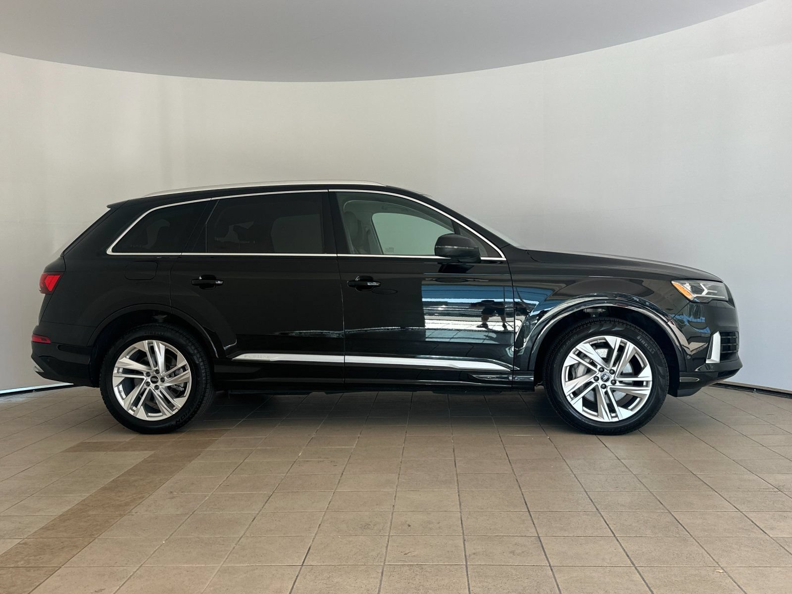 Used 2023 Audi Q7 3.0T Premium Plus w/ Premium Plus Package AWD/4WD image 7