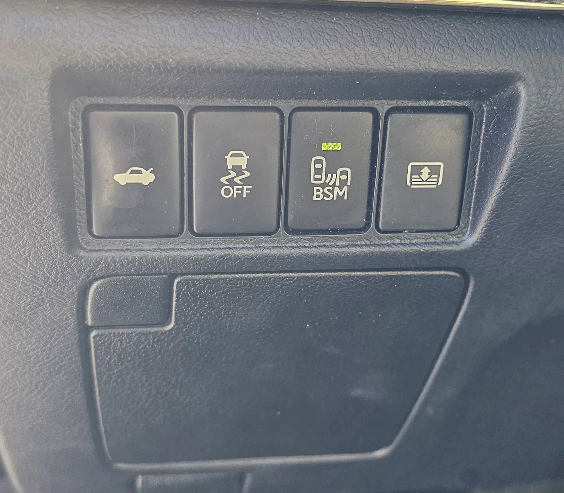 Used 2014 Toyota Avalon Limited FWD image 22