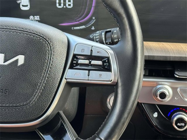 Used 2024 Kia Telluride EX w/ EX Captain's Chair Package image 8
