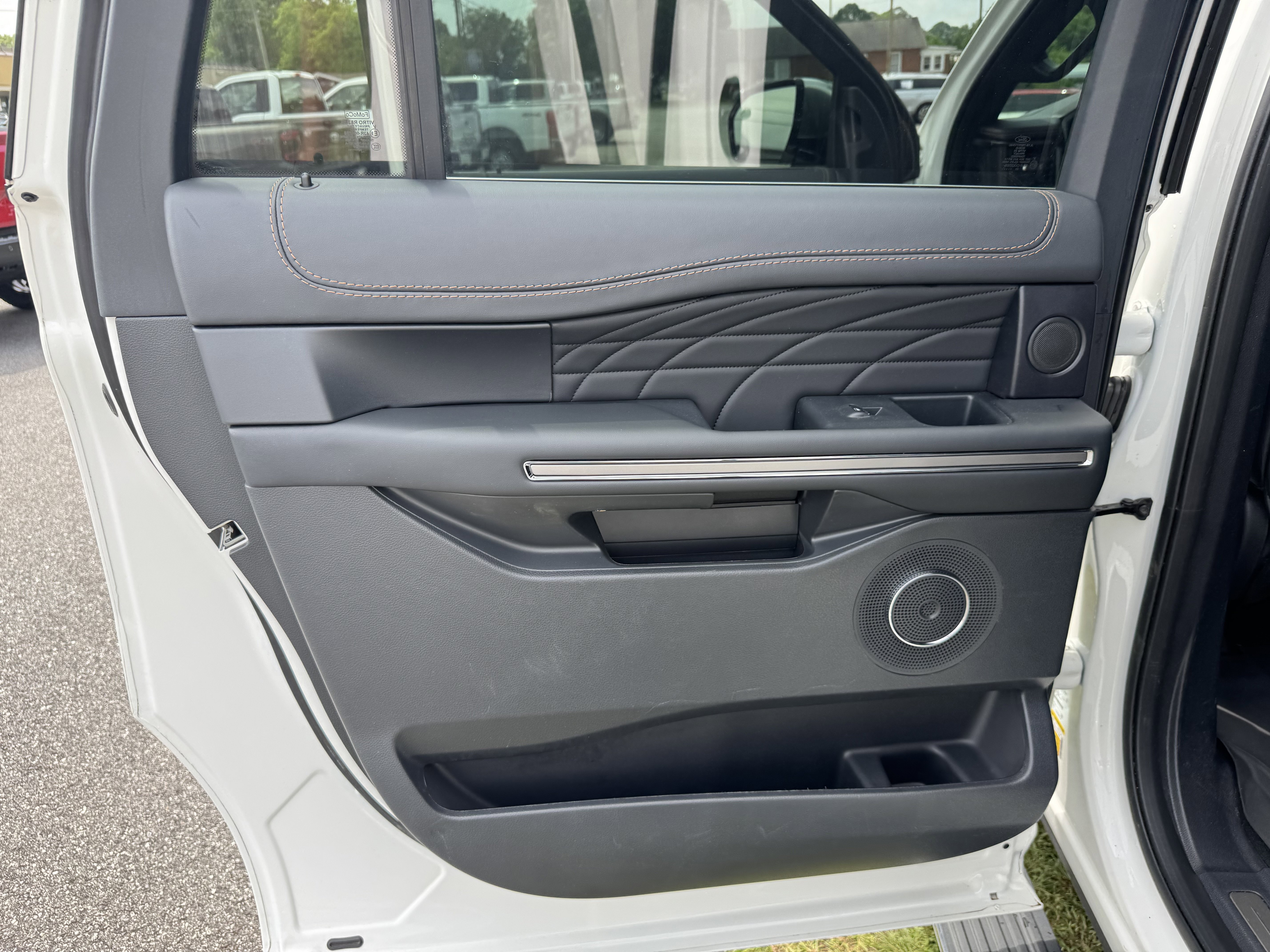 Used 2024 Ford Expedition Max Platinum image 8
