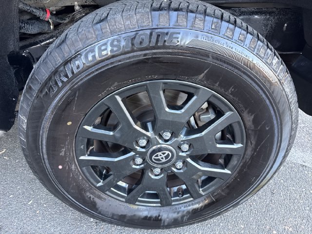 Used 2025 Toyota 4Runner SR5 AWD/4WD image 27