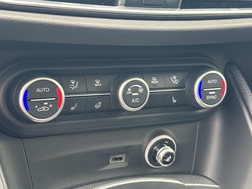 New 2026 Alfa Romeo Stelvio Sprint AWD/4WD image 23