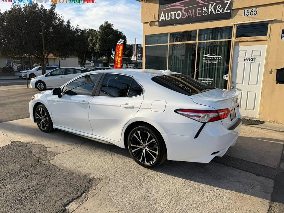 Used 2020 Toyota Camry SE FWD image 9