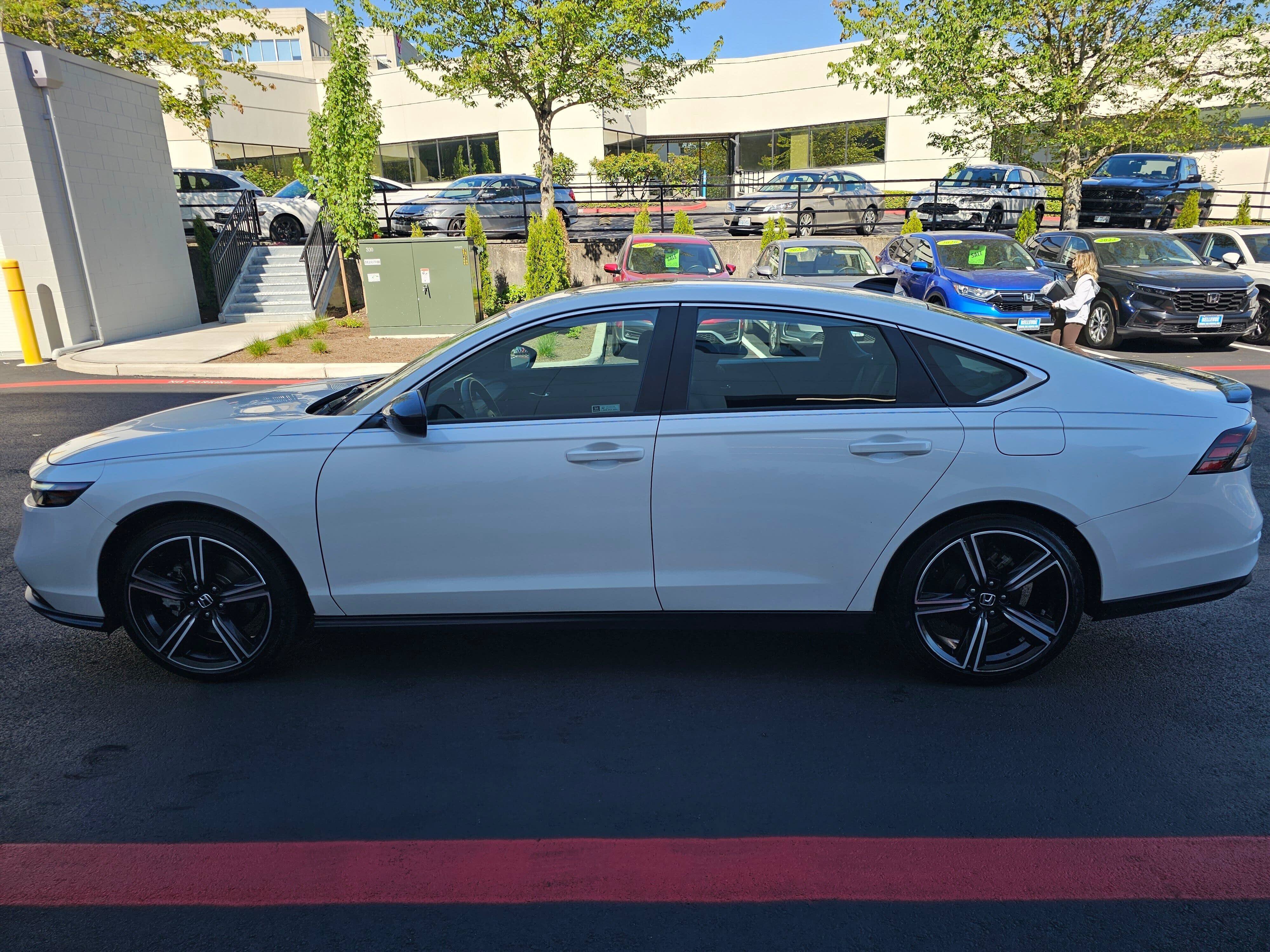 Used 2023 Honda Accord Sport image 4