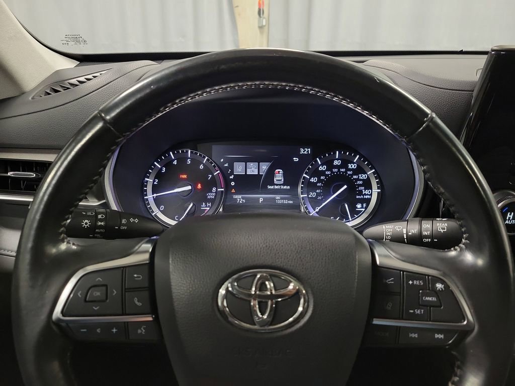 Used 2021 Toyota Highlander XLE image 15