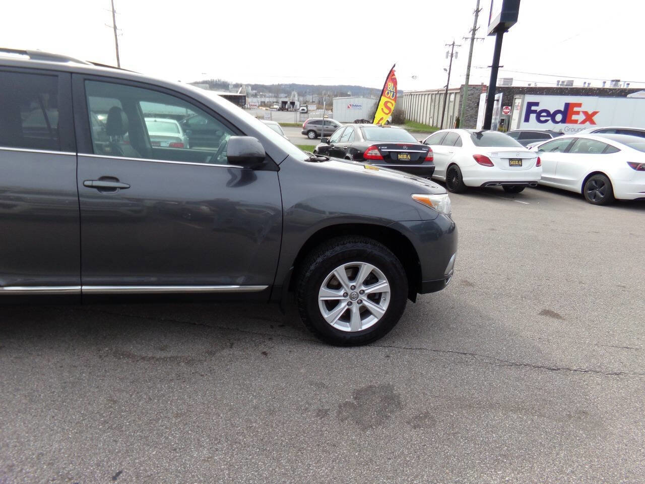 Used 2012 Toyota Highlander SE w/ Tow Pkg image 56