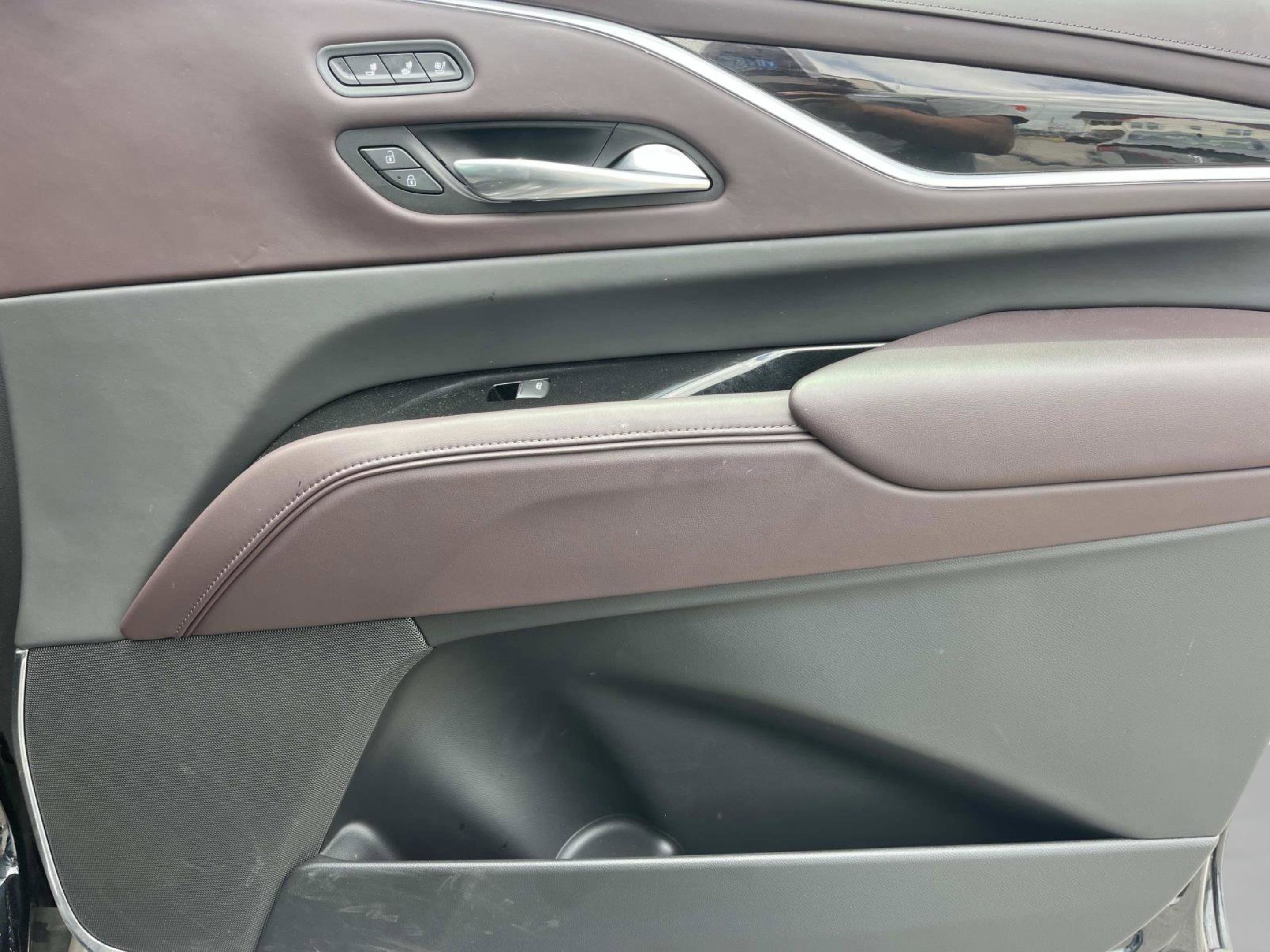 Used 2022 Cadillac Escalade Sport Platinum AWD/4WD image 24