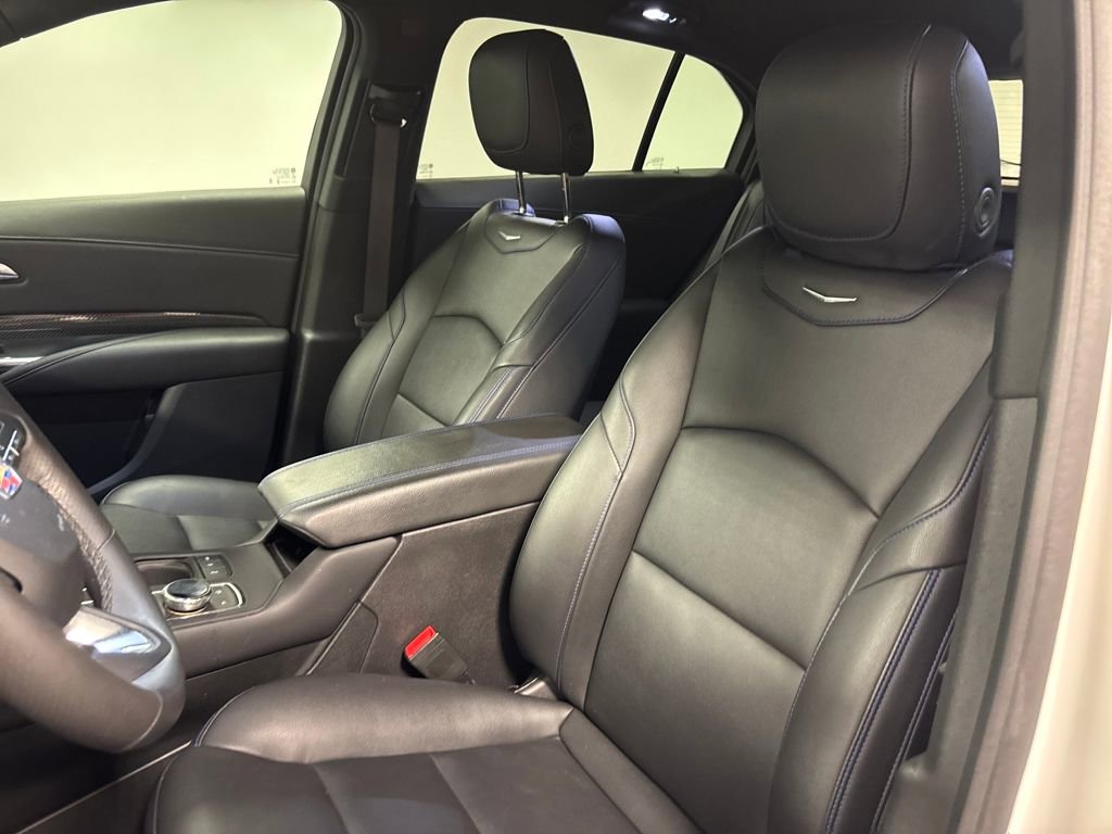 Used 2024 Cadillac XT4 Sport w/ Cold Weather Package image 26