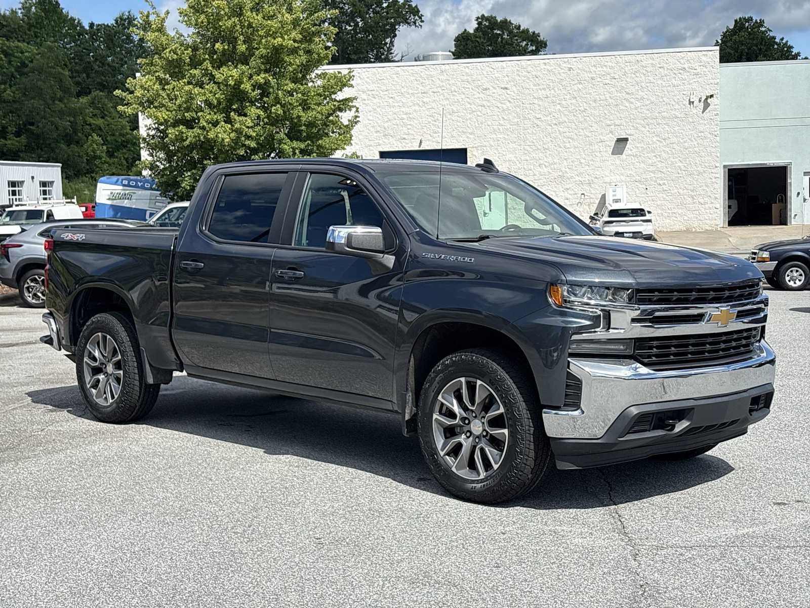 Used 2021 Chevrolet Silverado 1500 LT AWD/4WD image 4