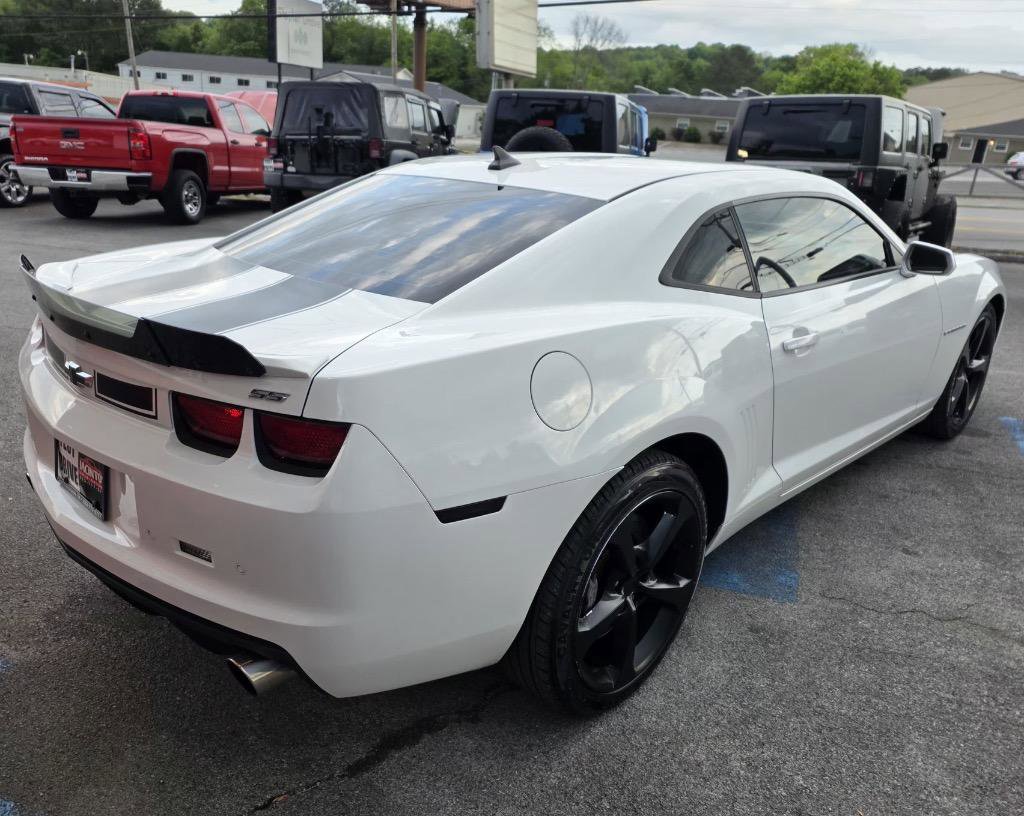 Used 2013 Chevrolet Camaro SS RWD image 4