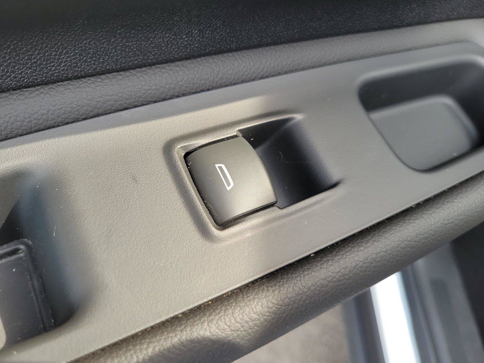 Used 2023 GMC Terrain SLE w/ Driver Convenience Package FWD image 15